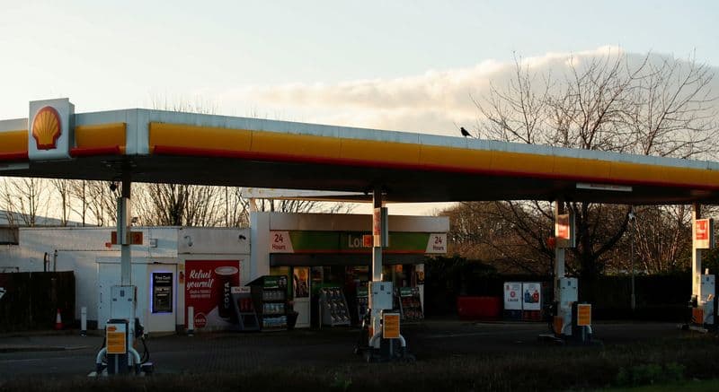 Shell flags lower gas output, capital outflow amid Iran conflict but sees oil trading boost