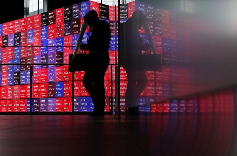 Shares jump, oil skids in Asia on news of Gulf deal