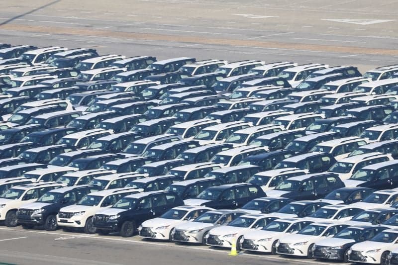 Auto market turmoil takes toll on German carmakers, study says