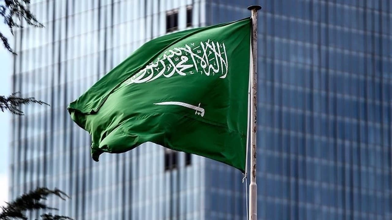 Suudi Arabistan ekonomisine petrol darbesi