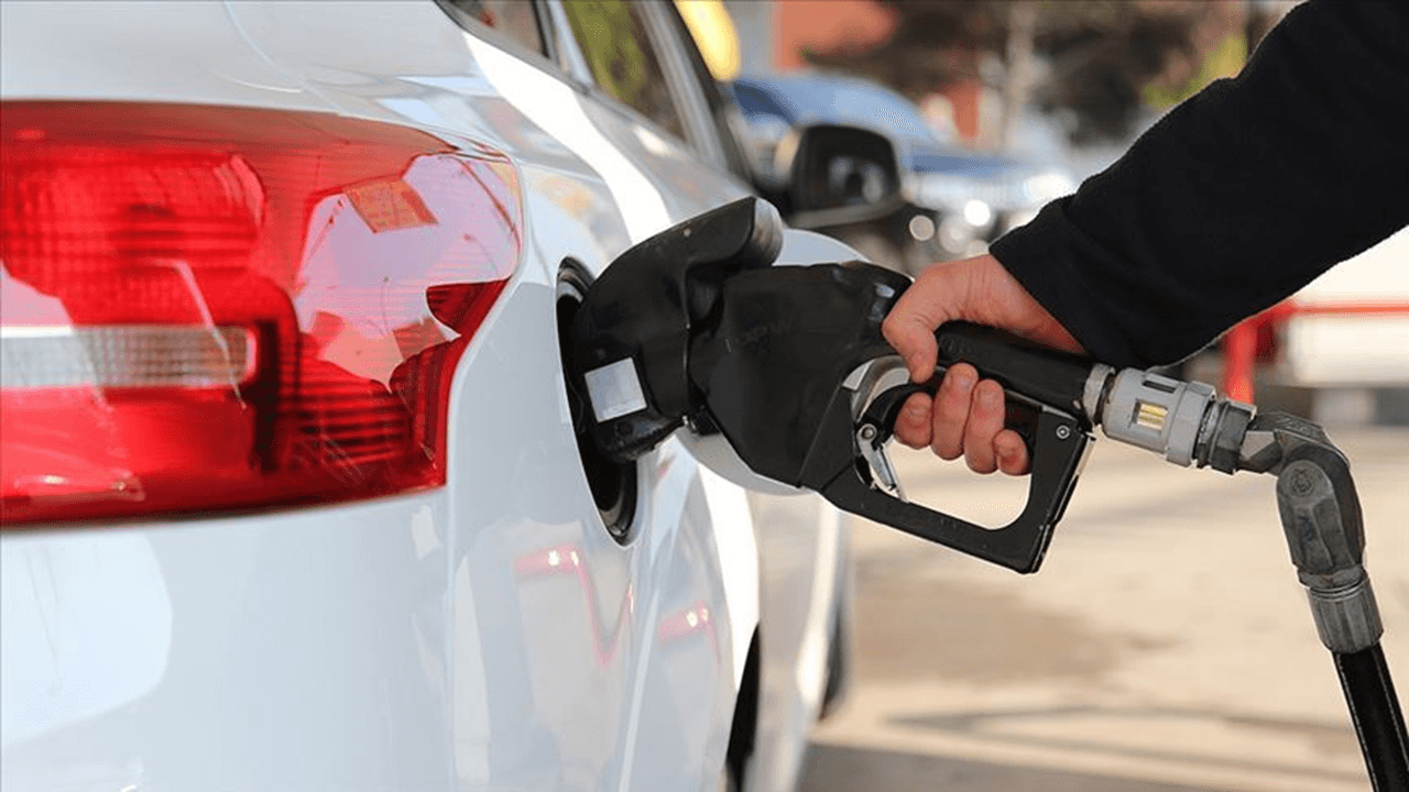 Benzine büyük indirim bekleniyor
