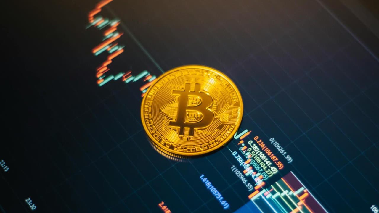 Bitcoin ETF çıkışları ve faiz endişesiyle ivme kaybediyor