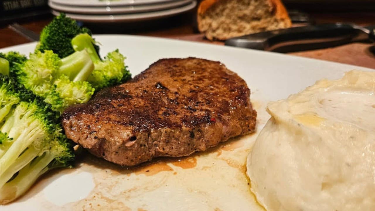 Fiyat aynı kaldı ama tabak küçüldü: Ünlü restoran zinciri müşterilerin hedefinde
