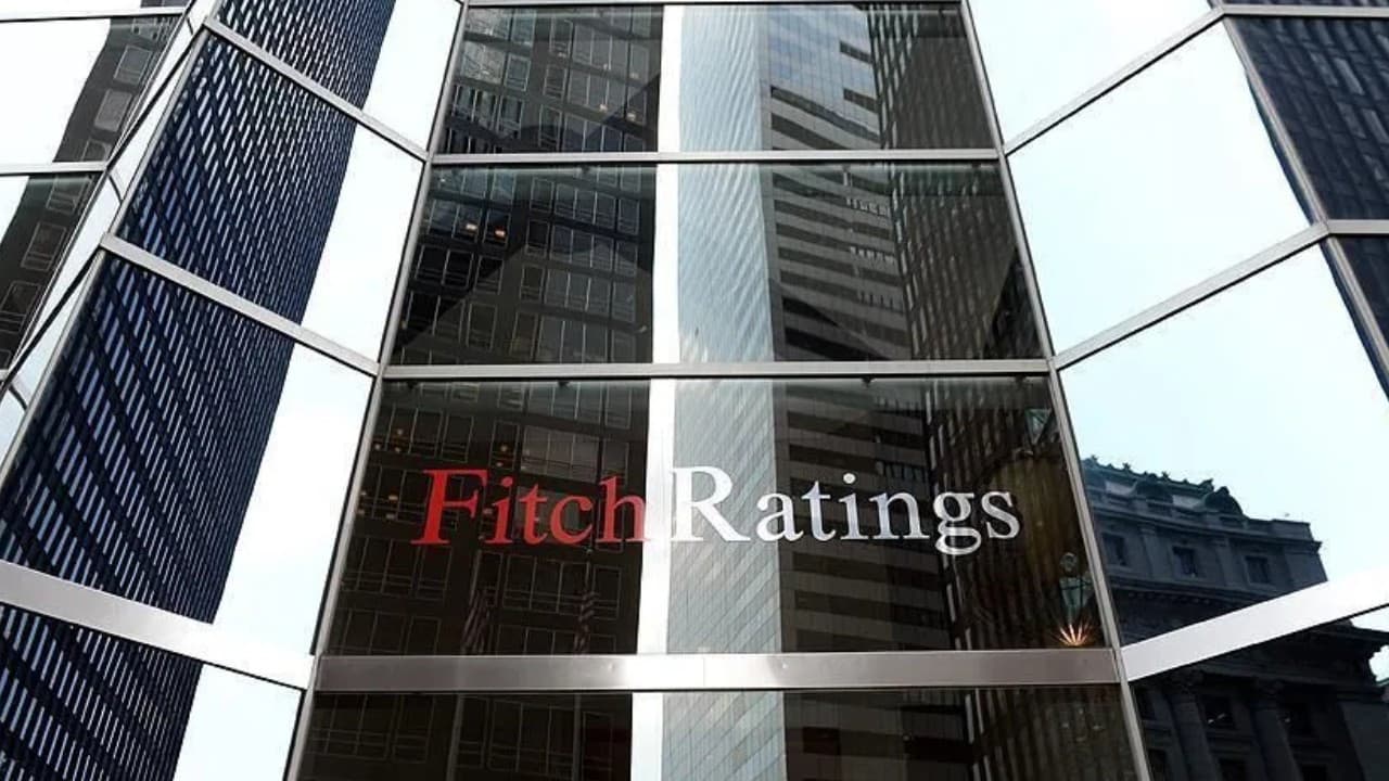Fitch'ten Türkiye değerlendirmesi: Ekonomi dayanıklı, rezervler izleniyor
