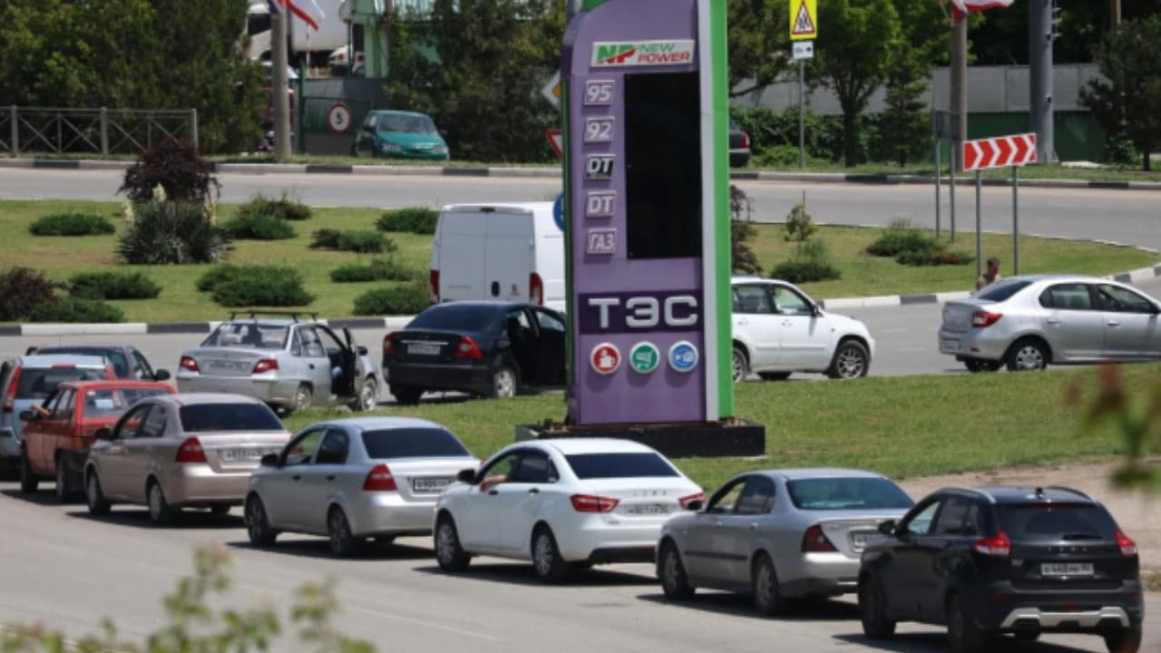 Rusya'da akaryakıt piyasası alarmda: Hükümetten "kontrol altında" mesajı