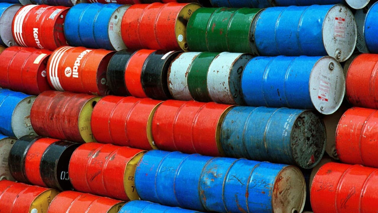 Petrol fiyatlarında iki farklı tablo: Günlük düşüş, aylık güçlü kazanç
