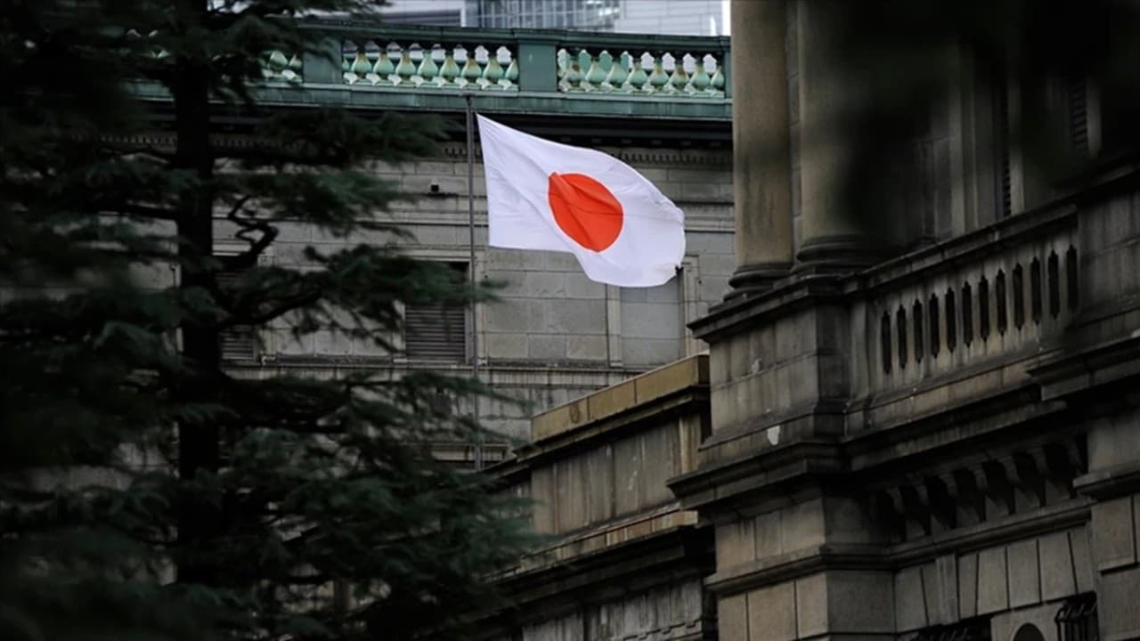 BoJ faizi sabit tuttu, büyüme beklentisini yukarı çekti
