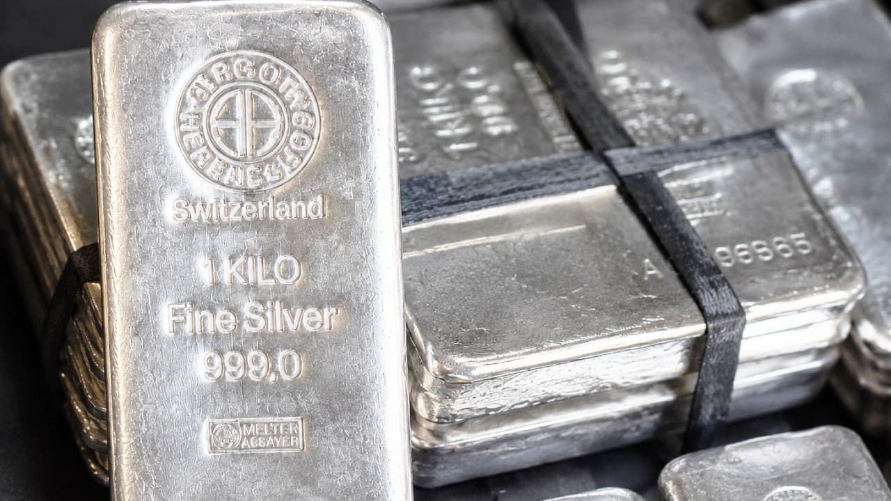 Gümüşte kazançlar eridi: Dev bankalardan peş peşe yeni tahminler geldi